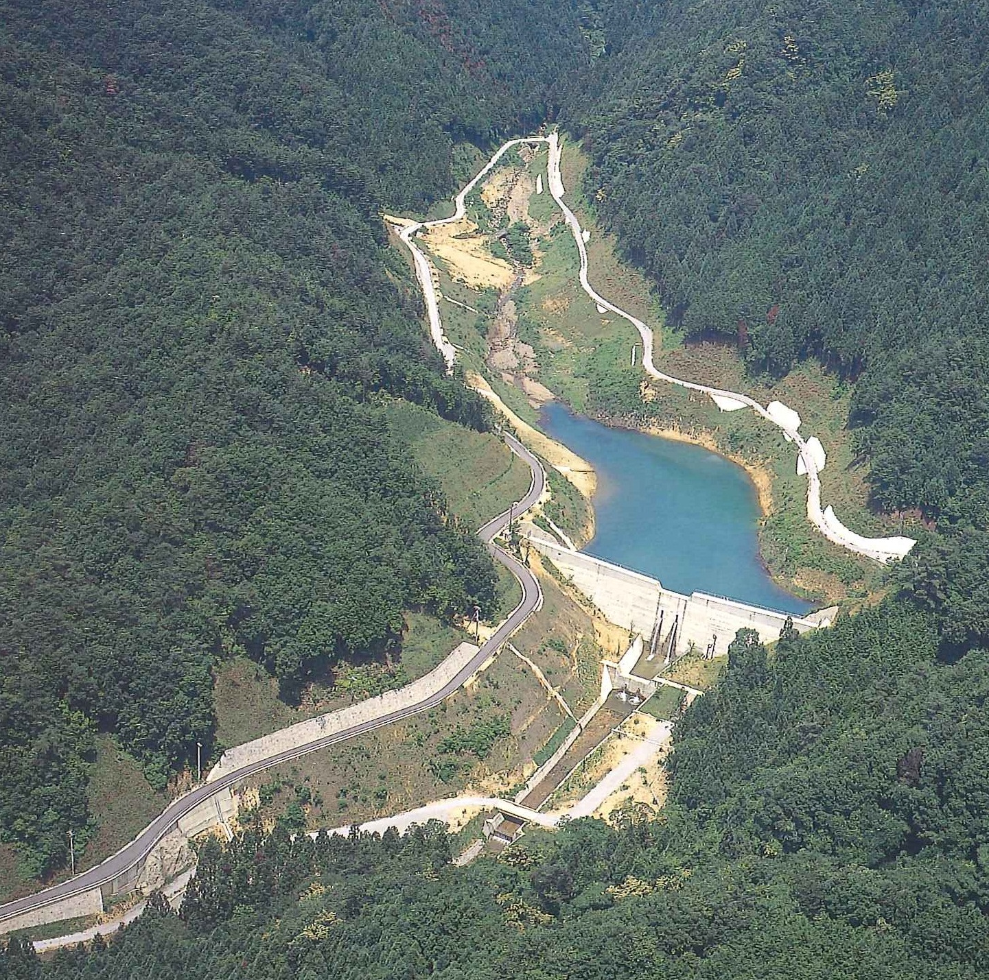 153_【施工管理】空港や新幹線などに関われる/土日休み/定着率高い/資格取得支援制度_どんな画像1