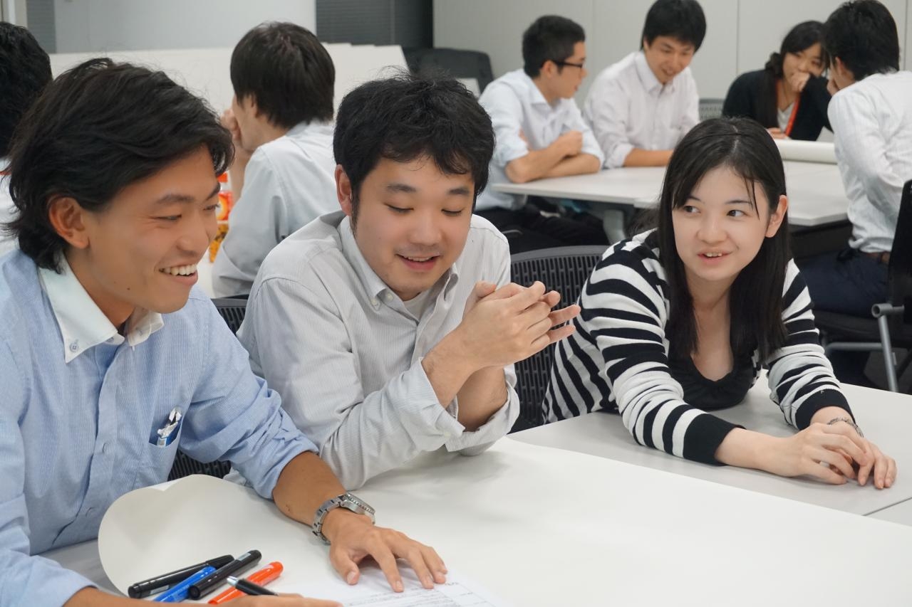 9517_【データアナリスト】年休127日/残業30H以内/前職給与以上保証/給与改定年2回_だれとAセット画像1