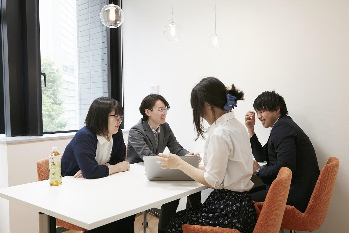 8227_【SE】年間休日120日/東証一部上場グループ/土日祝休/賞与年2回/福利厚生充実_メイン画像