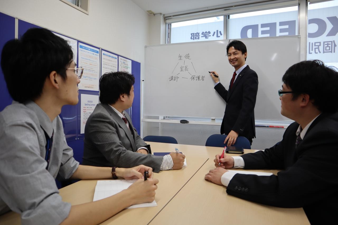 4917_【教室長】未経験・第二新卒可/駅１分以内/全国転勤無/5日以上の休暇制度/昼から勤務_だれとAセット画像1